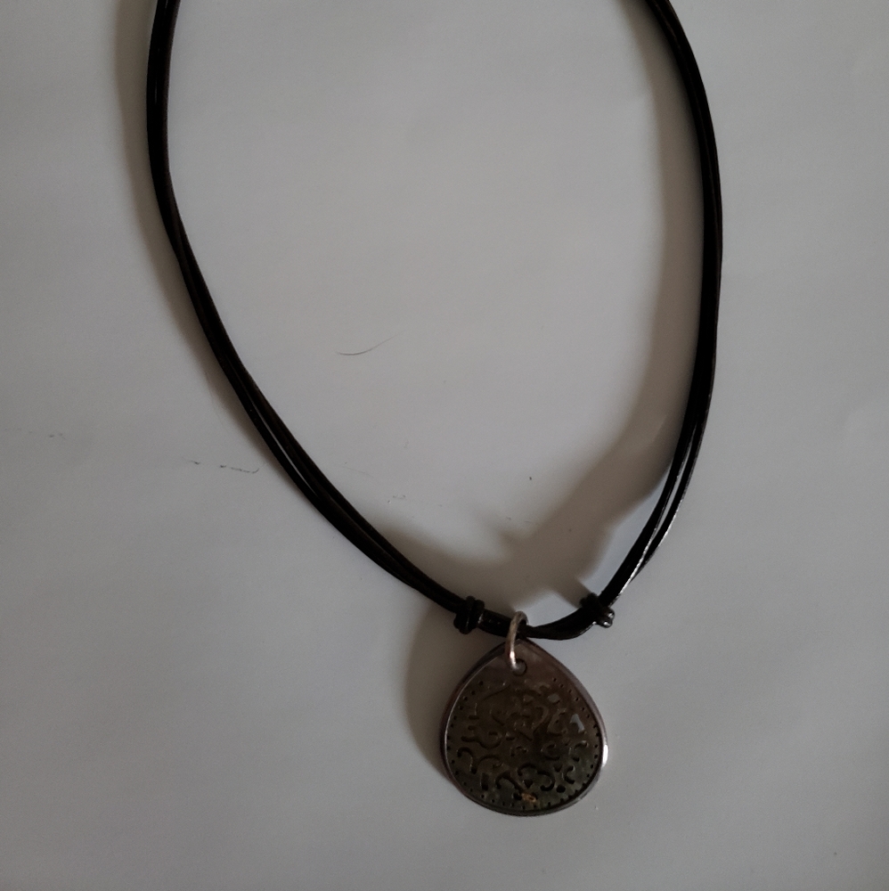Shell Pendant Necklace - Picture 2 of 2